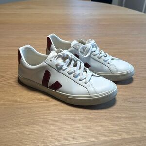 Veja women’s low sneakers. White Leather, burgundy V. US size 10